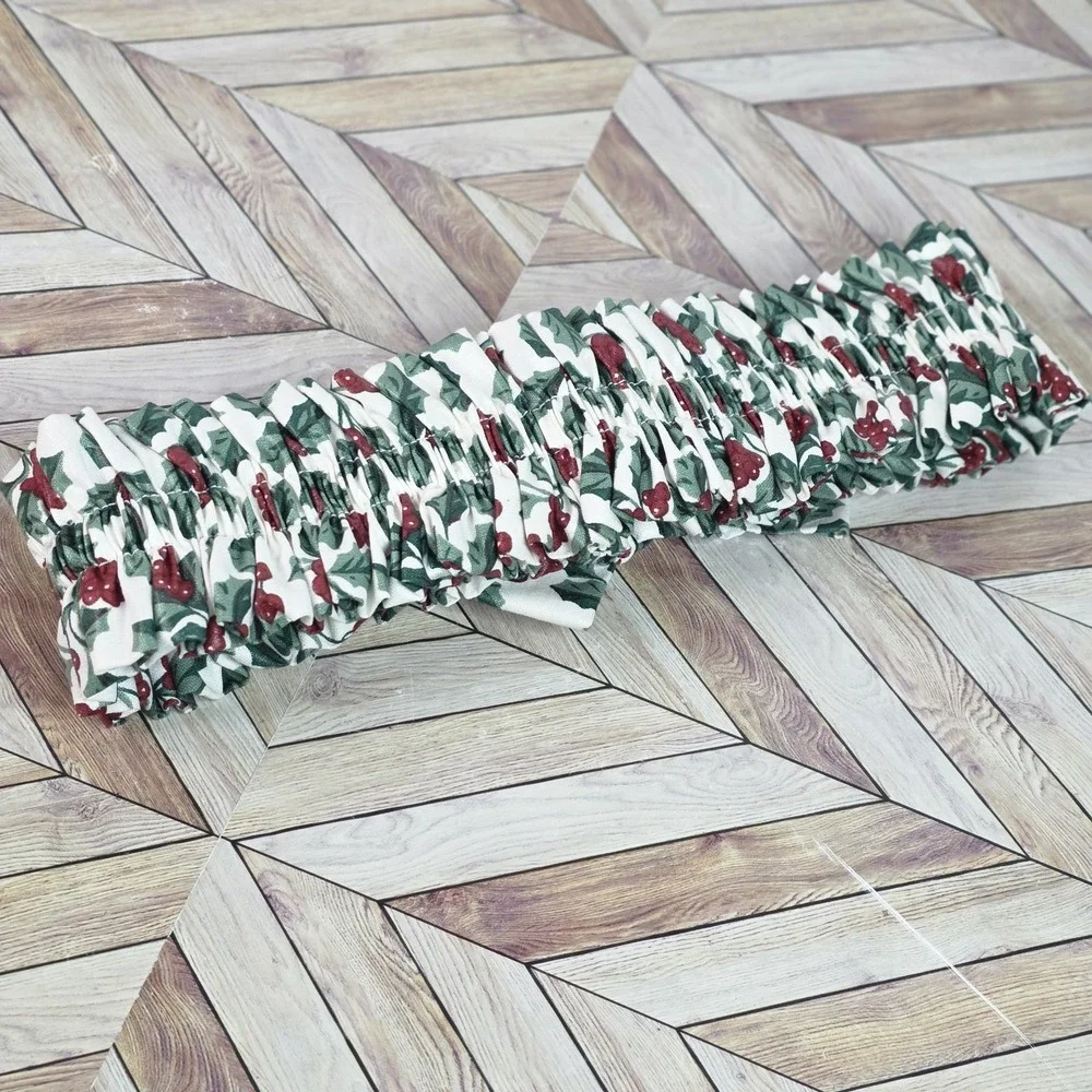 Longaberger Basket Liner & Garter Traditional Holly Berries Red Green Christmas